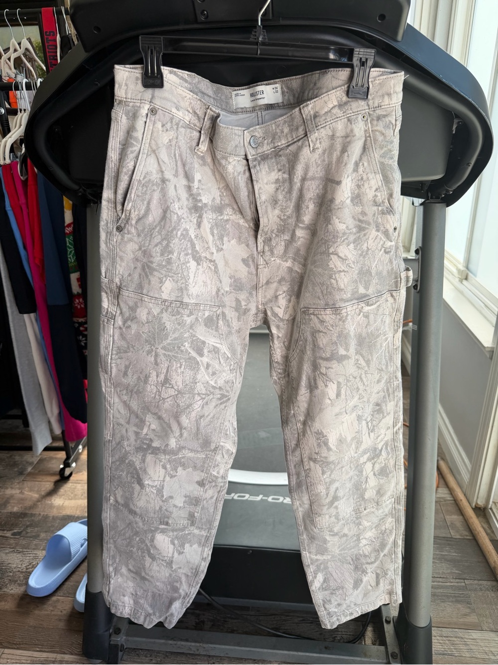 Hollister Men’s Gray Camo Work Pants